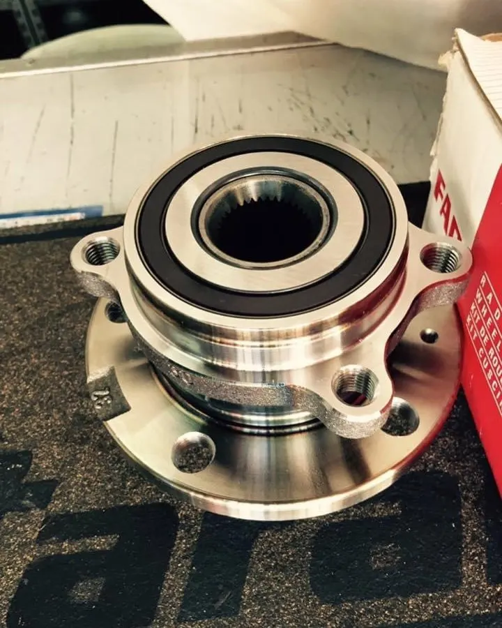 Maza de rueda con rodamiento